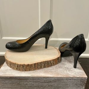 Gianni Bini Snake Skin Designed Black Heels Size 6.5